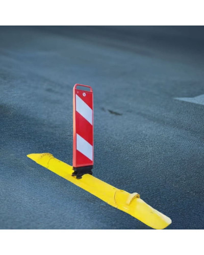 Yellow guide threshold made of PP with visual signs  - INCAPCORP