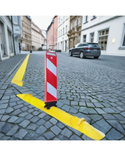 Yellow guide threshold made of PP with visual signs  - INCAPCORP