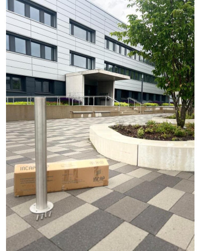 Bollard stainless steel Ø 89 mm stationary with base plate, to be fixed by plugs, without lock, total height approx. 900 mm above ground . Buy in the online store.