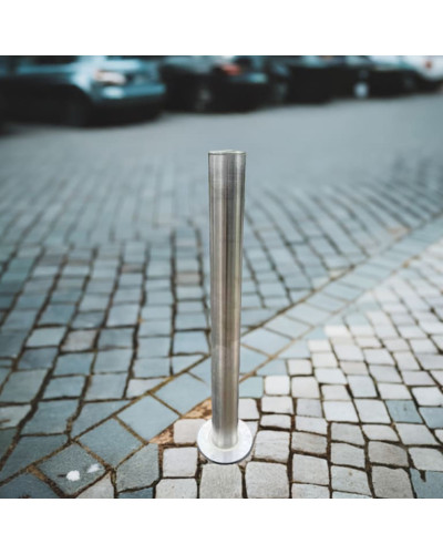 Stainless steel bollard Ø 89 mm, retractable with manual lifting/lowering, Triangular closure, 900 mm above ground. Buy in the online store.
