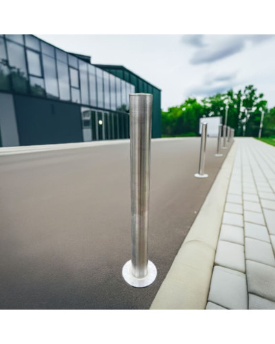 Stainless steel bollard Ø 89 mm, retractable with manual lifting/lowering, Triangular closure, 900 mm above ground. Buy in the online store.