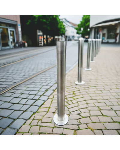 Stainless steel bollard Ø 89 mm, retractable with manual lifting/lowering, Triangular closure, 900 mm above ground. Buy in the online store.