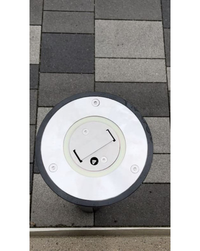 Stainless steel bollard Ø 89 mm, retractable with manual lifting/lowering, Triangular closure, 900 mm above ground. Buy in the online store.