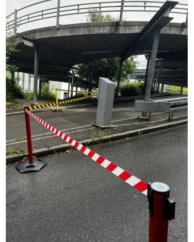 Demarcation outdoor barrier post red, belt red/white. Buy in the online store.